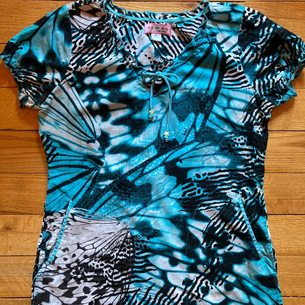 Koi scrub top